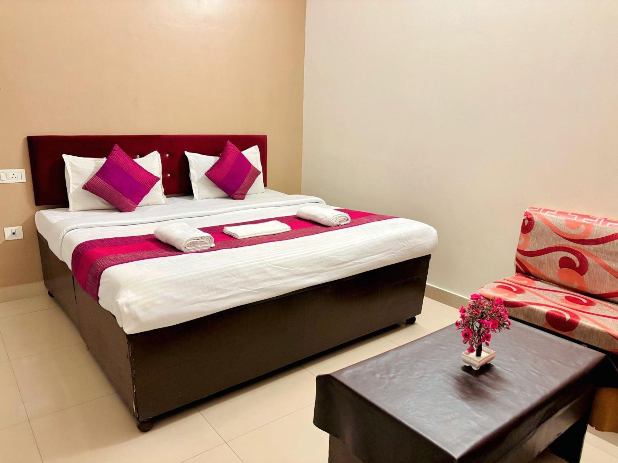Hotel Sunrise Inn Кота Экстерьер фото
