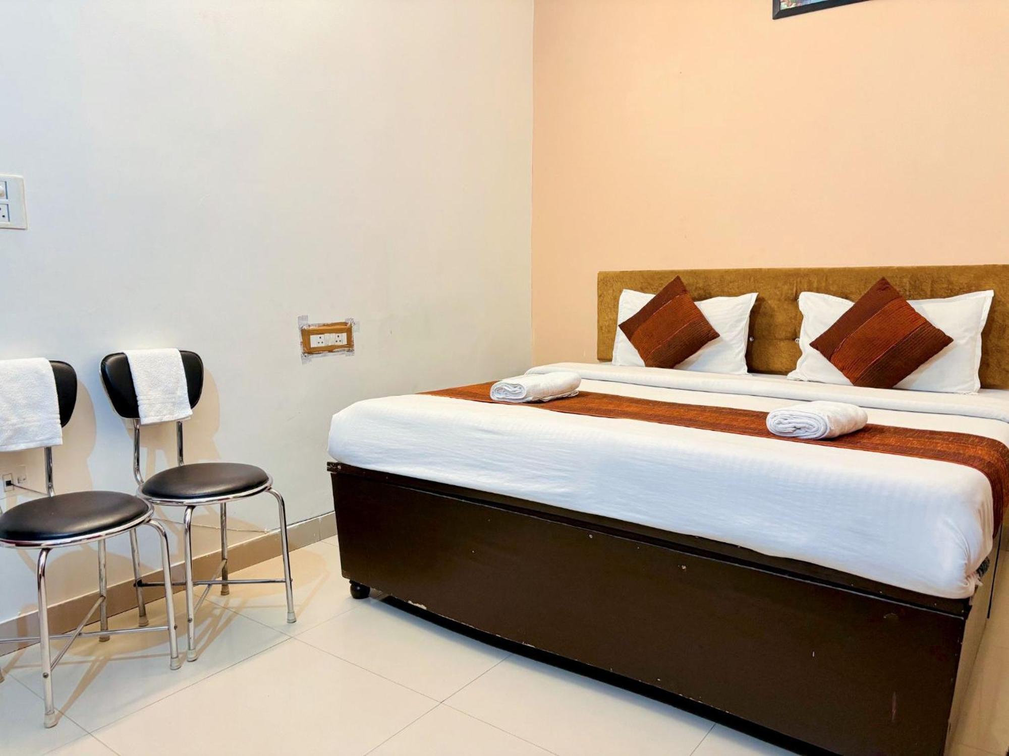 Hotel Sunrise Inn Кота Экстерьер фото